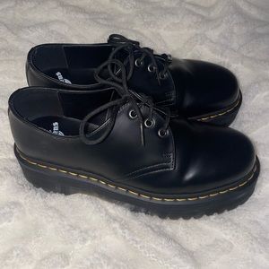 USED LIKE NEW || DR. MARTENS PLATFORM SMOOTH LEATHER SHOES